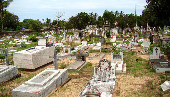 what-does-it-mean-to-dream-about-graveyard-and-graves