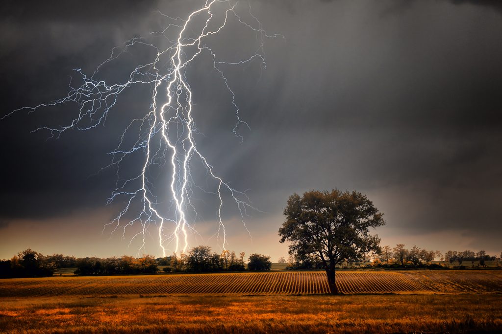 Thundering and Lightning Dream Meaning - What Dream Means