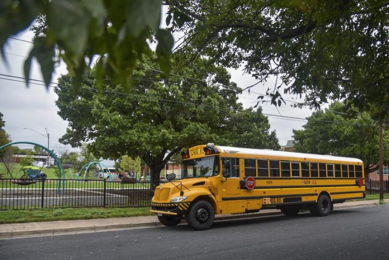 what-does-it-mean-to-dream-about-school-buses